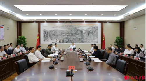 市委常委會(huì)召開會(huì)議 認(rèn)真學(xué)習(xí)貫徹習(xí)近平總書記重要講話精神 研究推進(jìn)四季度經(jīng)濟(jì)工作和巡視整改工作 逯峰主持會(huì)議